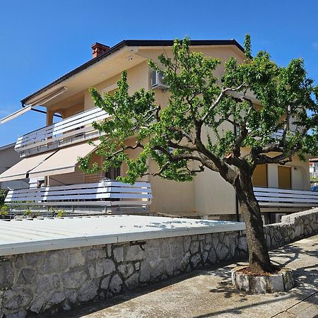 Apartmani Pavlovic Krk Town Exterior photo