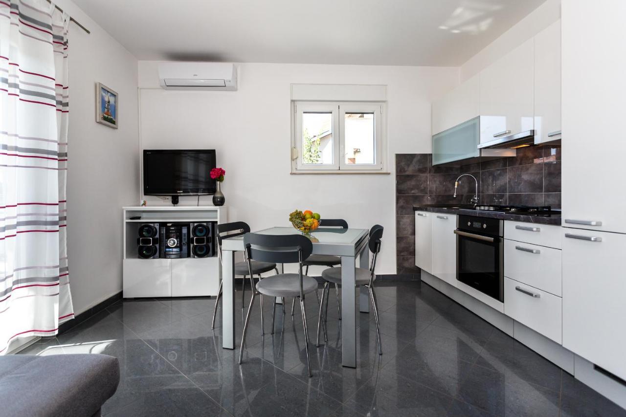 Apartmani Pavlovic Krk Town Exterior photo
