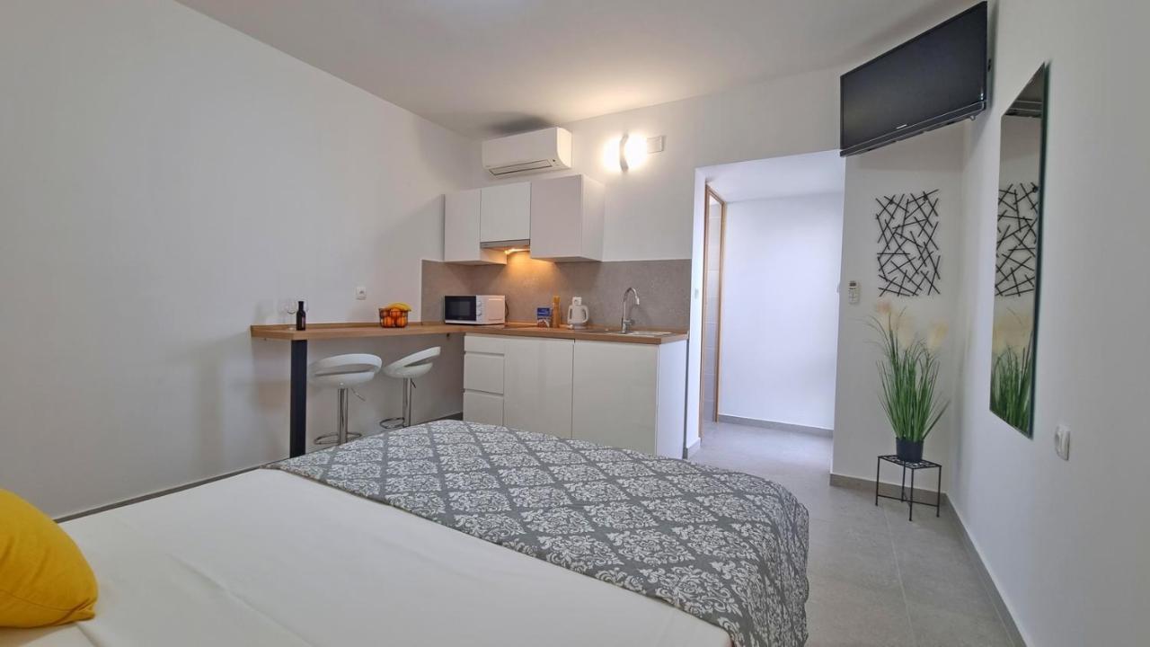 Apartmani Pavlovic Krk Town Exterior photo
