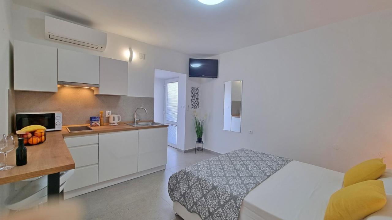 Apartmani Pavlovic Krk Town Exterior photo