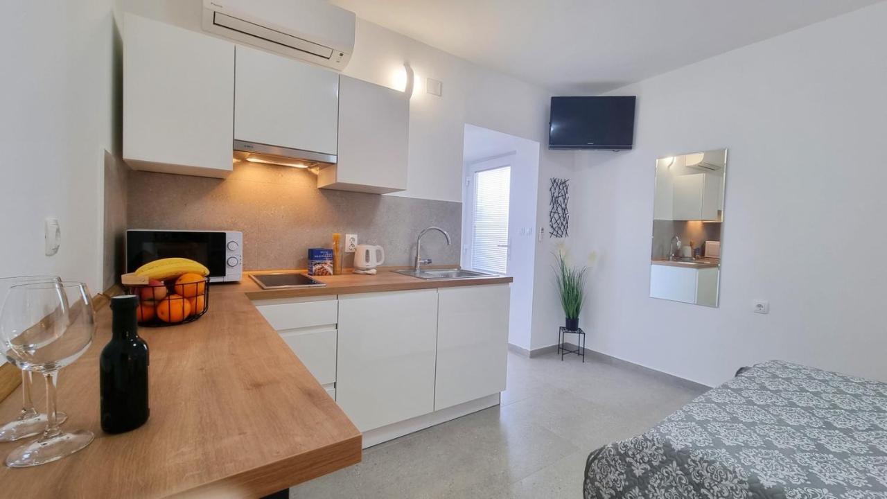 Apartmani Pavlovic Krk Town Exterior photo