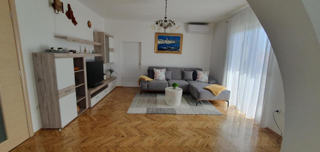 Apartmani Pavlovic Krk Town Exterior photo