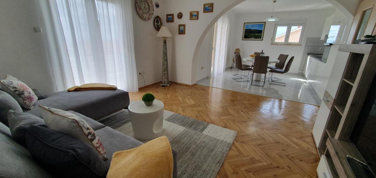 Apartmani Pavlovic Krk Town Exterior photo