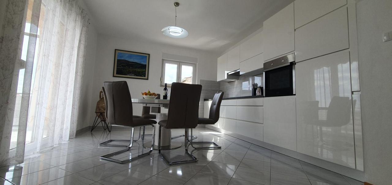 Apartmani Pavlovic Krk Town Exterior photo