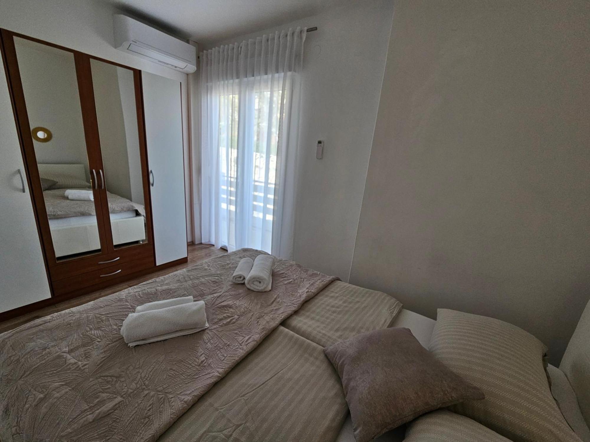 Apartmani Pavlovic Krk Town Exterior photo