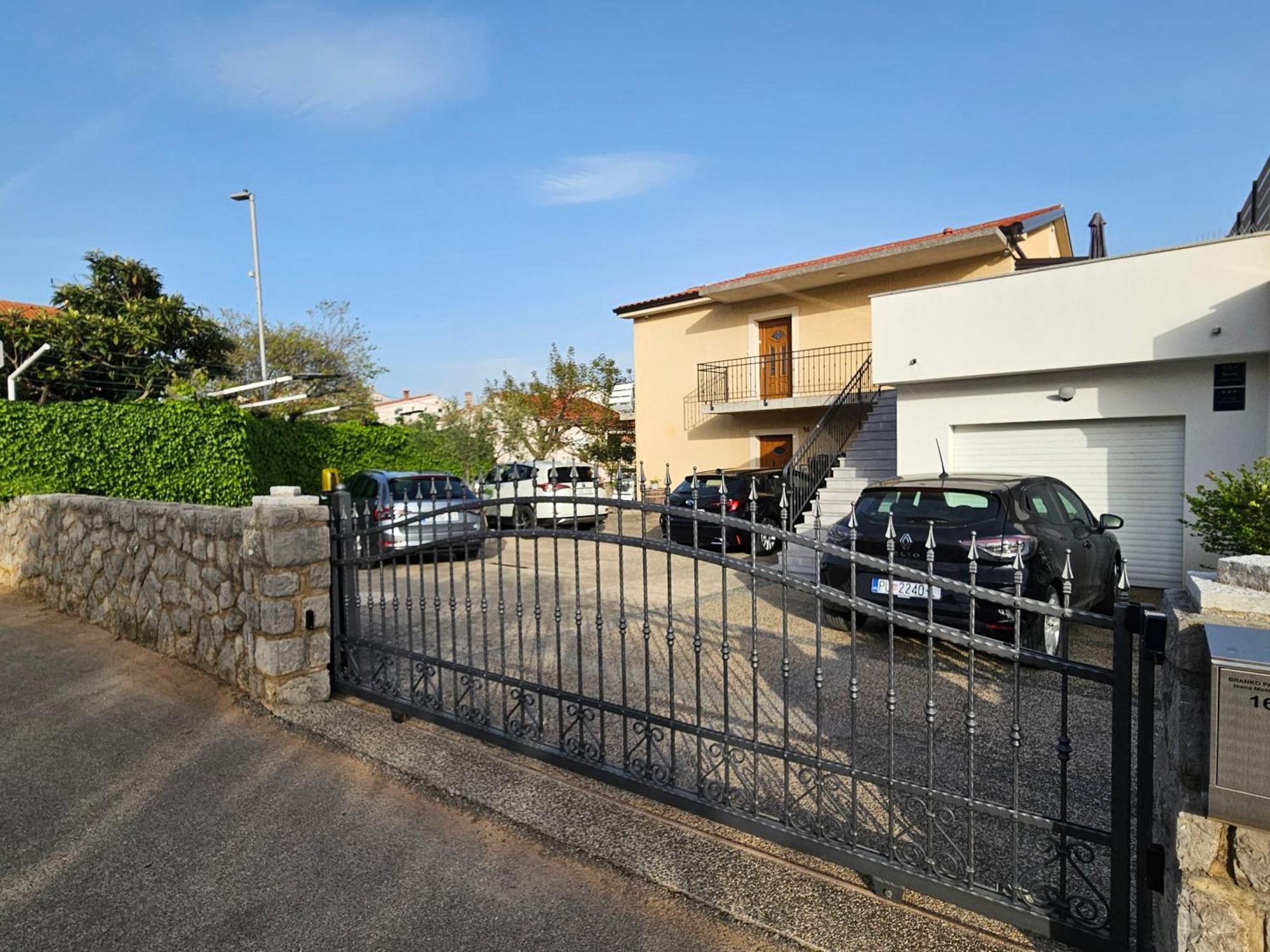 Apartmani Pavlovic Krk Town Exterior photo